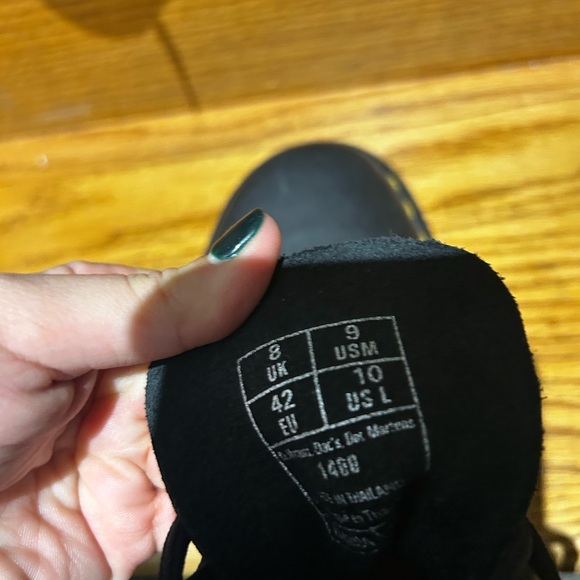 Men’s doc martens worn once - Picture 3 of 4